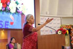 भारतीय स्टॉक में कर रहे हैं अधिक निवेश, घरेलू बचत को संरक्षित करने की आवश्यकता : निर्मला सीतारमण